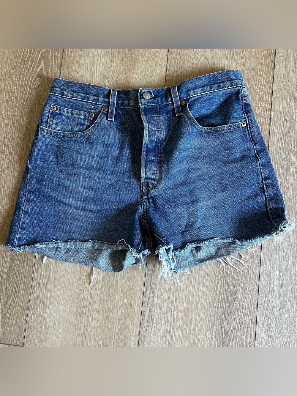 Levi’s 501 Classic women’s High-Rise Denim Shorts in Dark Blue size 31